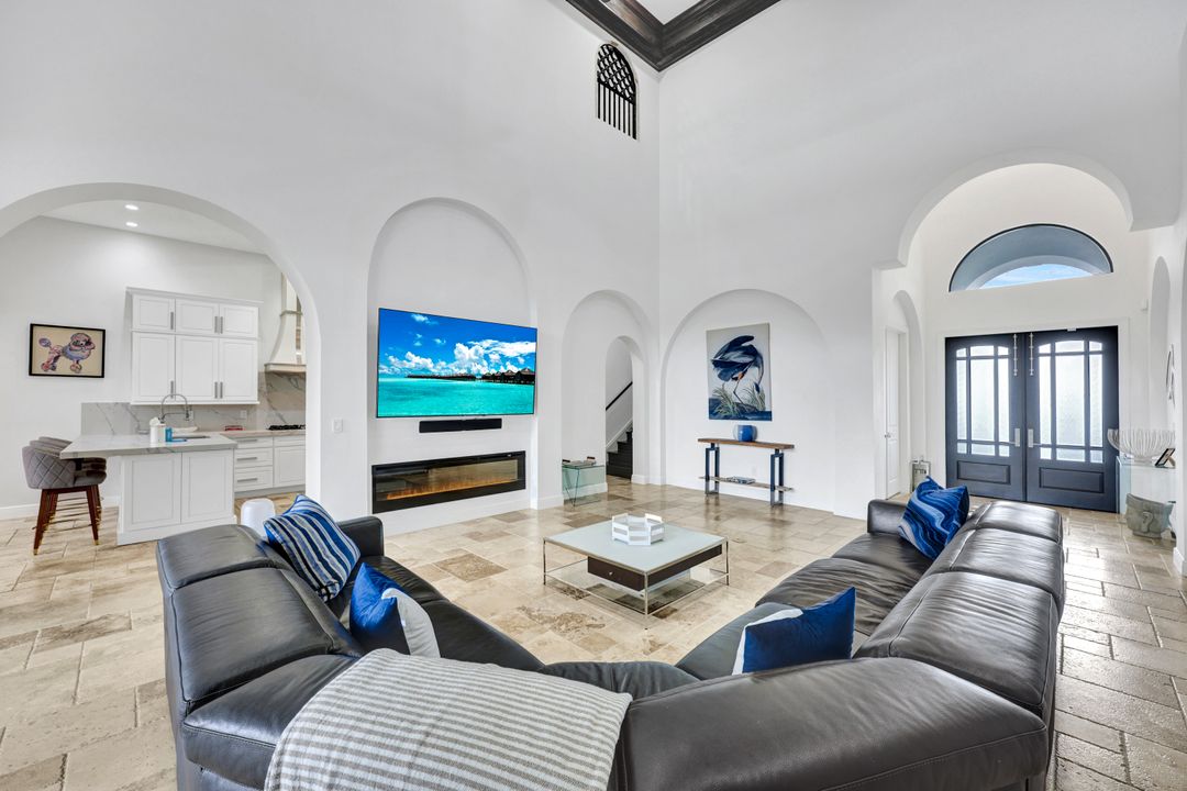 494 Seagull Ave, Naples, FL 34108