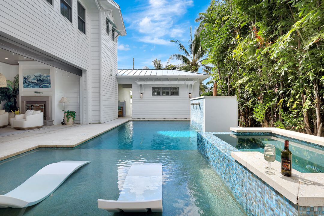 160 Broad Ave S, Naples, FL 34102