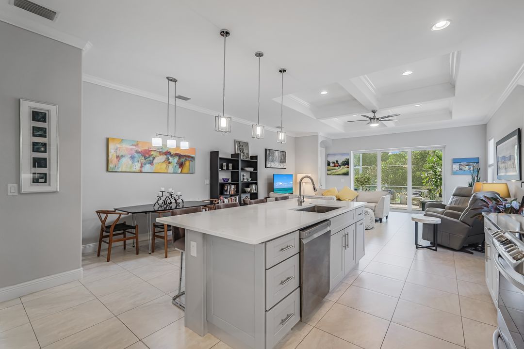 838 95th Ave N, Naples, FL 34108