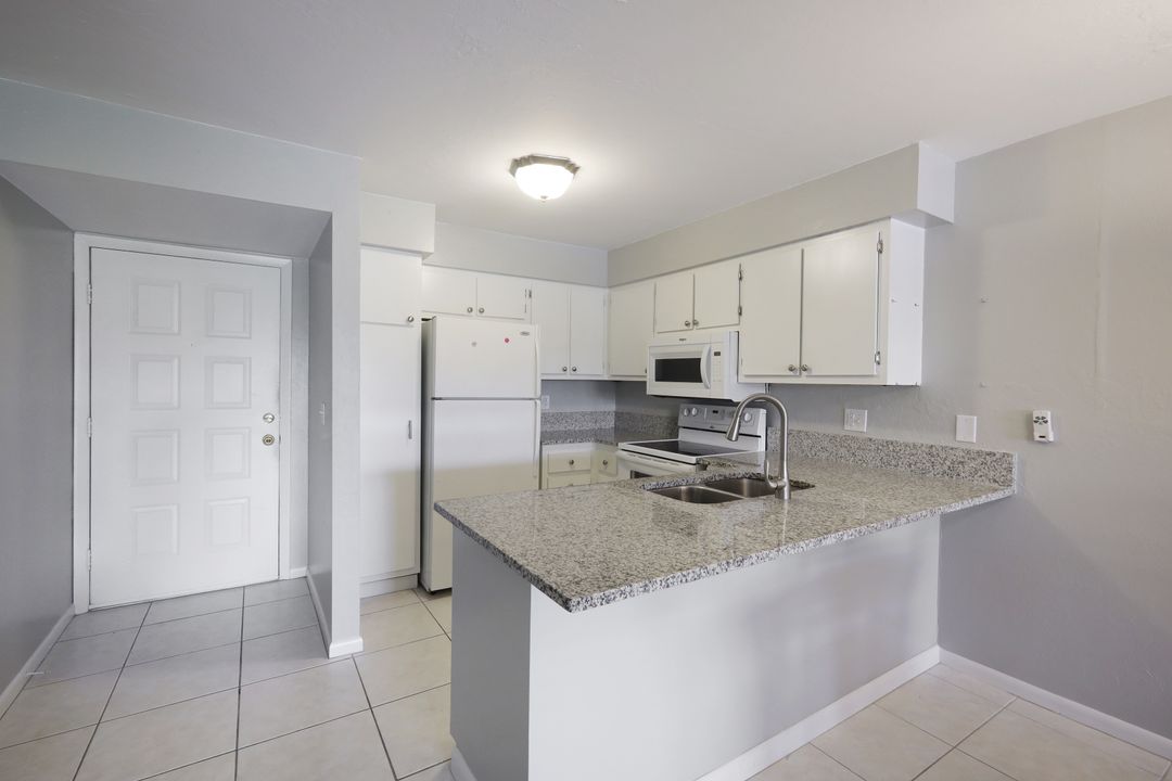 1100 Pondella Rd #611, Cape Coral, FL 33909