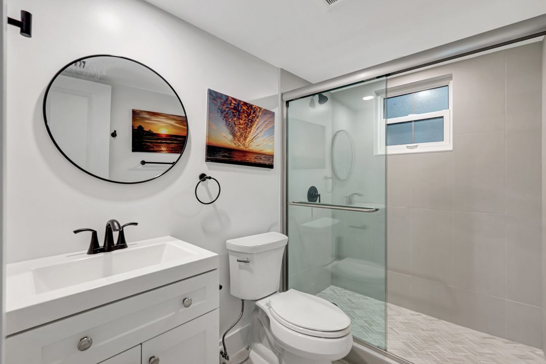 383 Harbour Dr #304, Naples, FL 34103