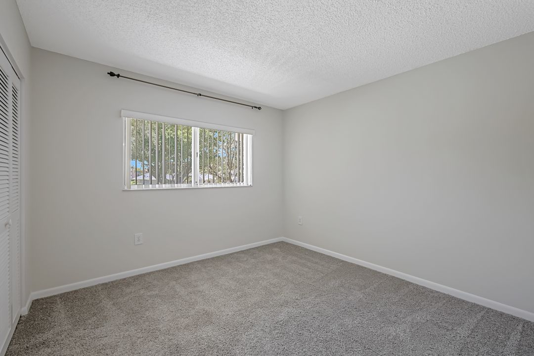 201 Quail Forest Blvd #202, Naples, FL 34105