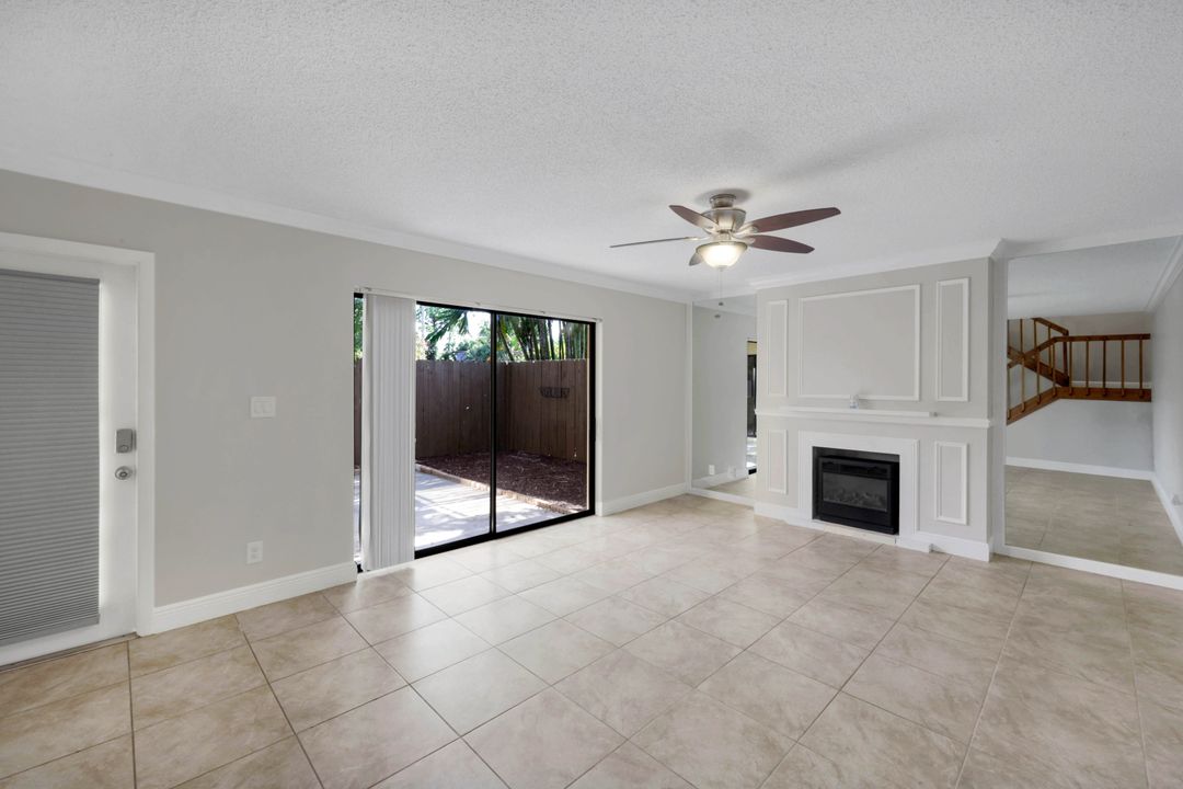1501 Park Meadows Dr #3, Fort Myers, FL 33907