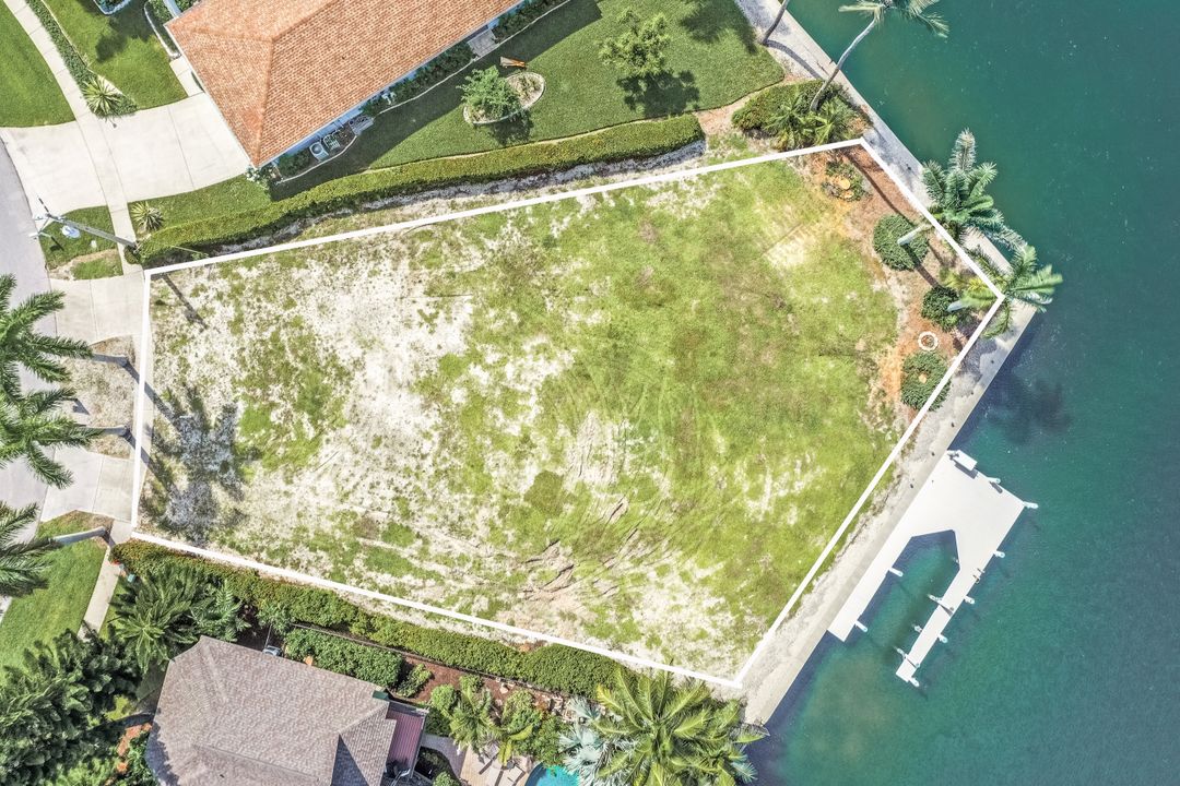 1072 Fieldstone Dr, Marco Island, FL 34145