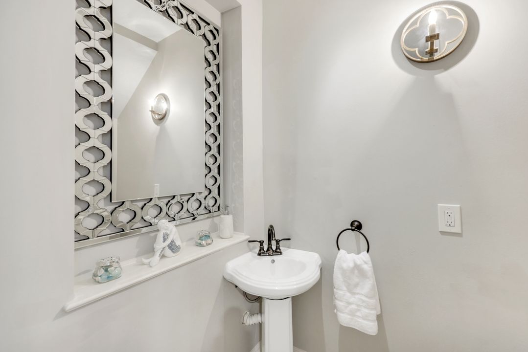 1550 Gordon Dr, Naples, FL 34102