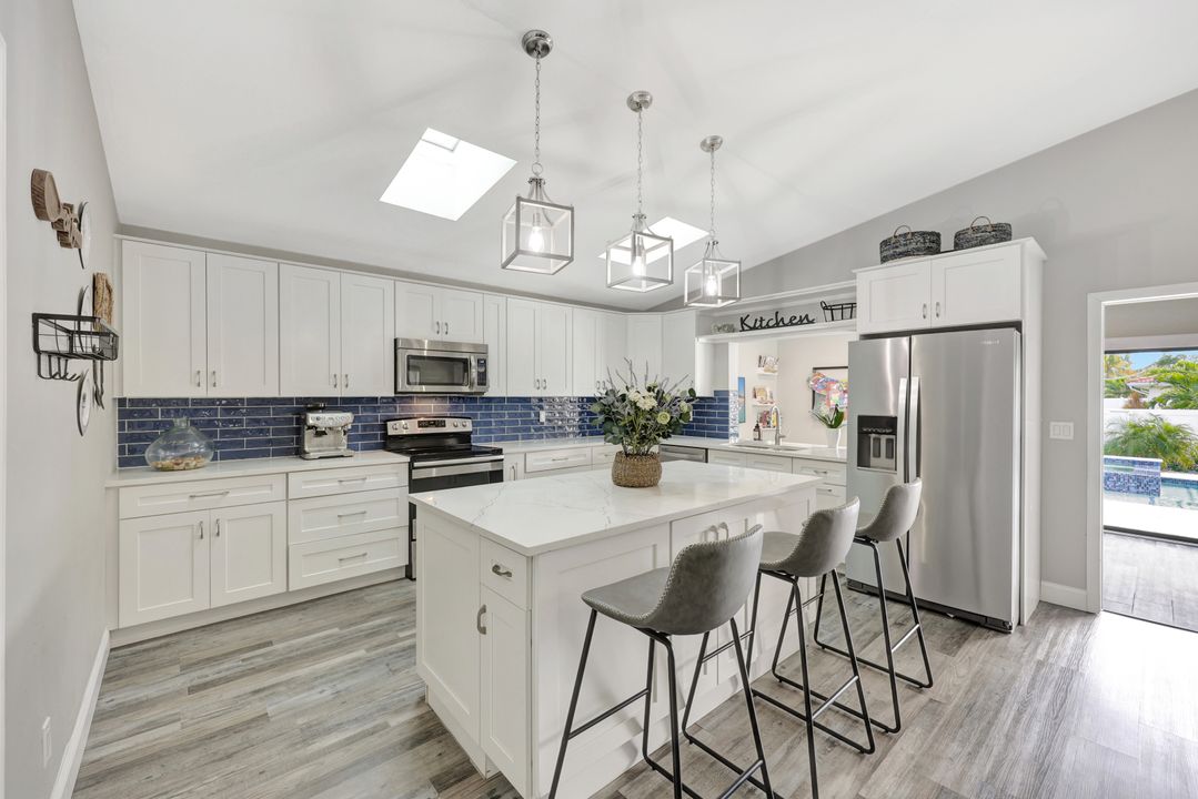 738 101st Ave N, Naples, FL 34108
