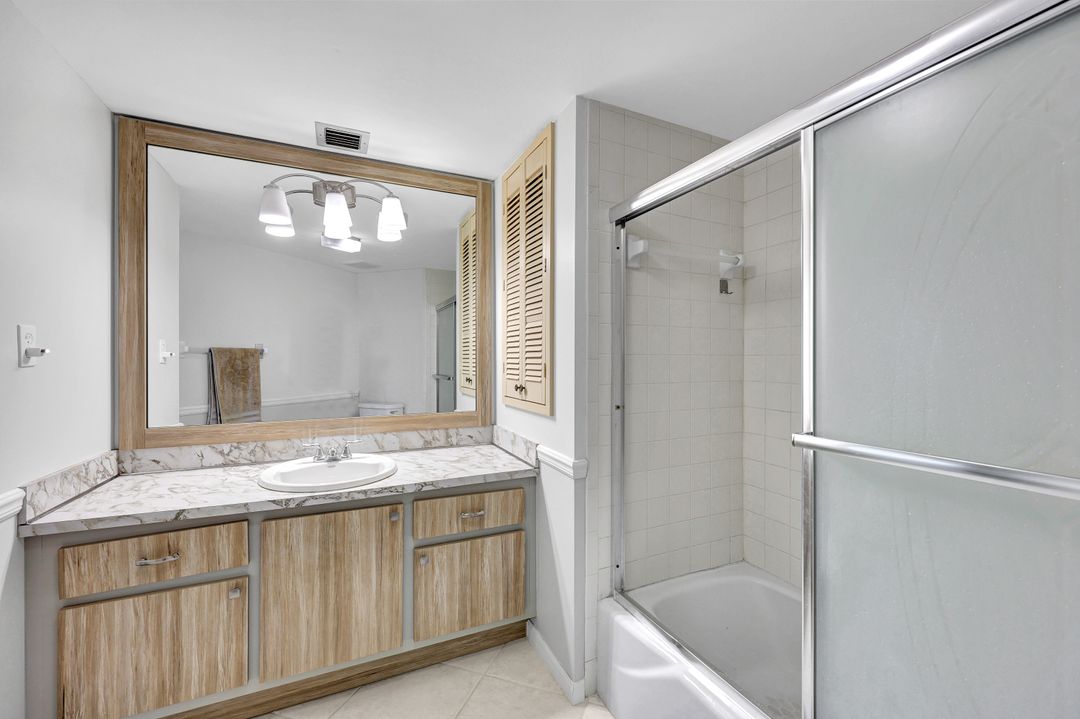 955 Palm View Dr #307, Naples, FL 34110
