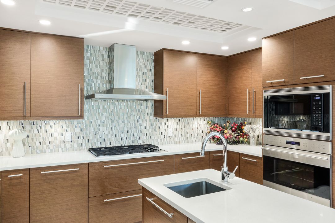 13665 Vanderbilt Dr #301, Naples, FL 34110