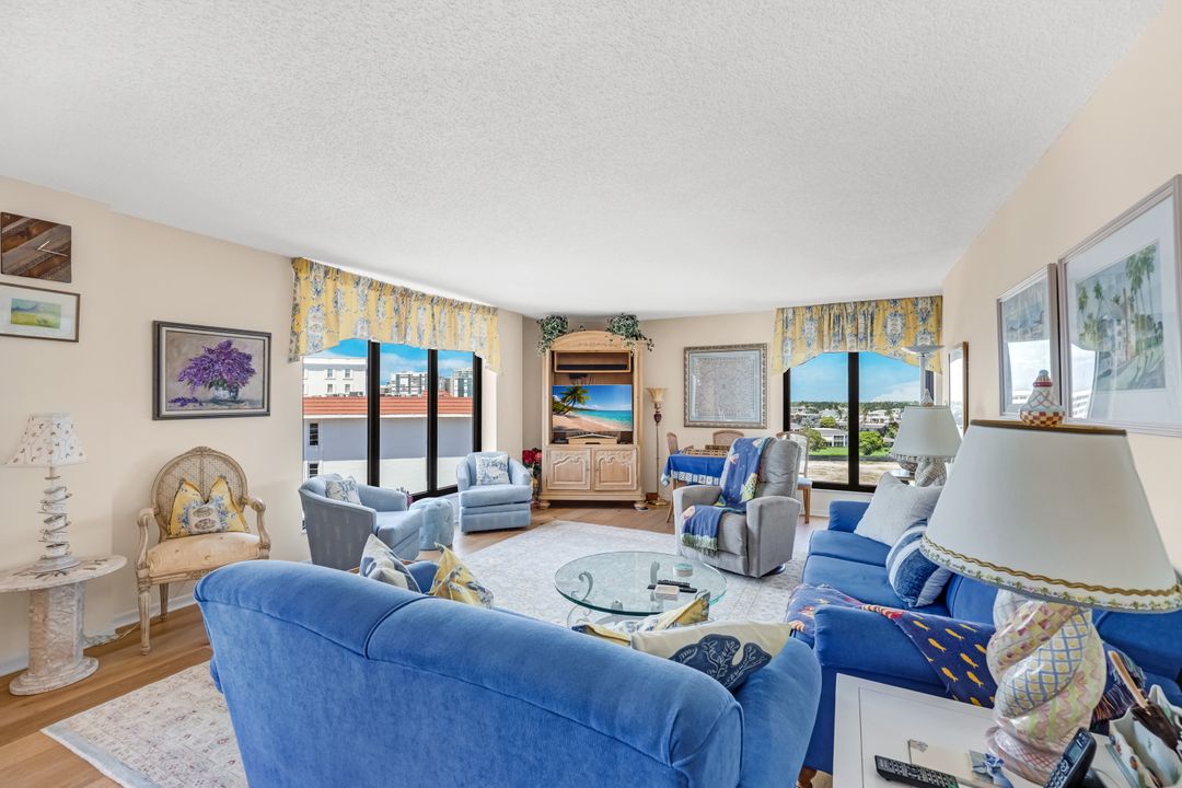 3215 Gulf Shore Blvd N #611, Naples, FL 34103