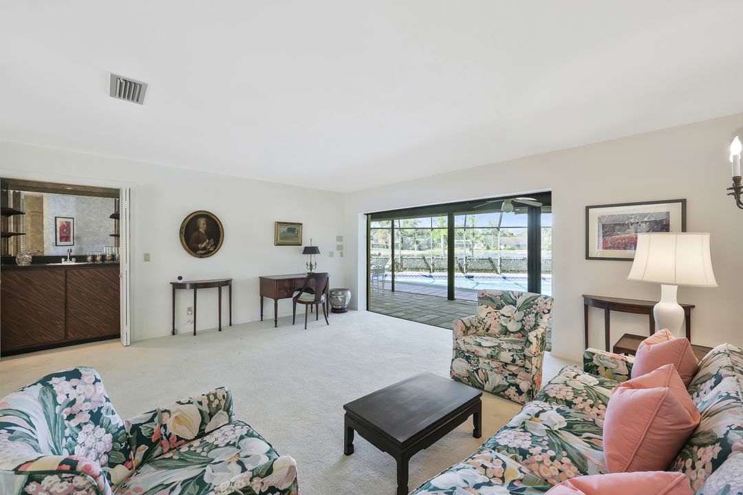 700 Bald Eagle Dr, Naples, FL 34105