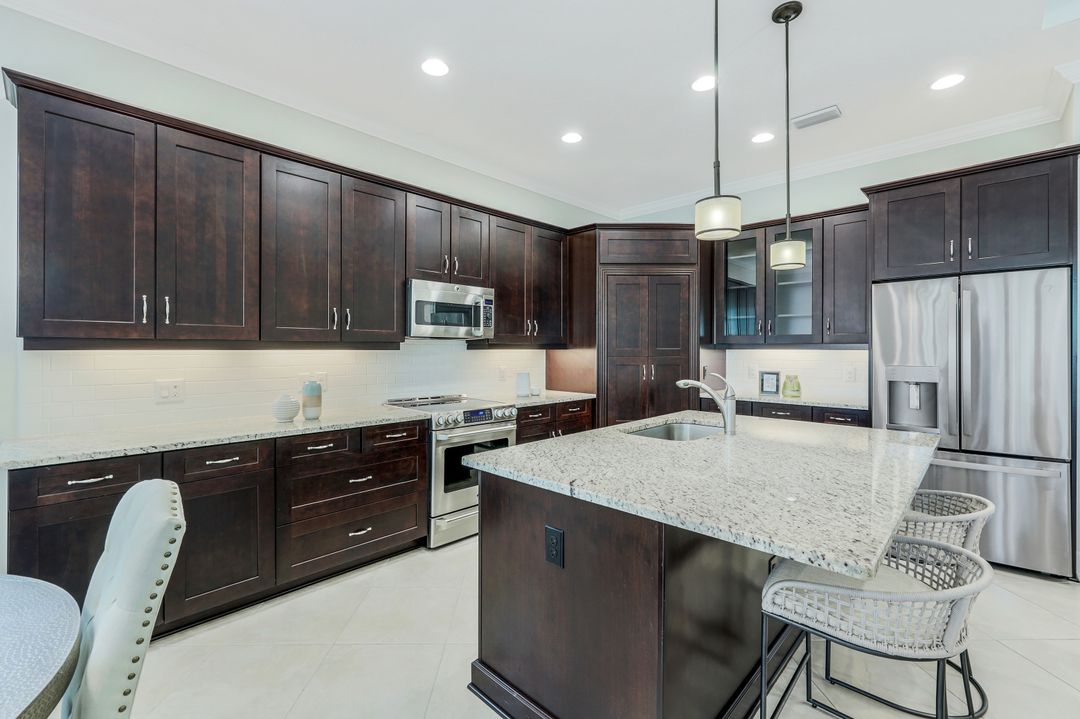 9096 Isla Bella Cir, Bonita Springs, FL 34135