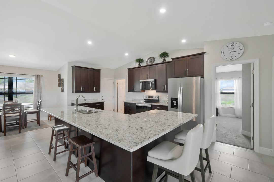 2519 NE 5th Pl, Cape Coral, FL 33909