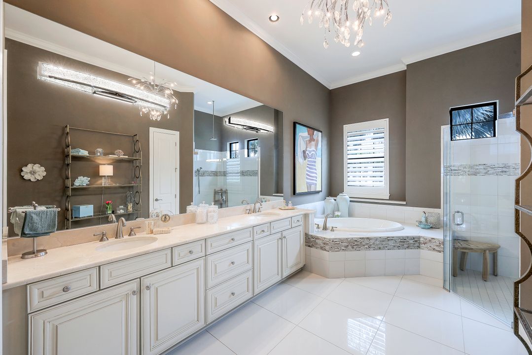 8668 Amour Ct, Naples, FL 34119