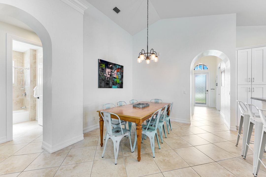 587 97th Ave N, Naples, FL 34108