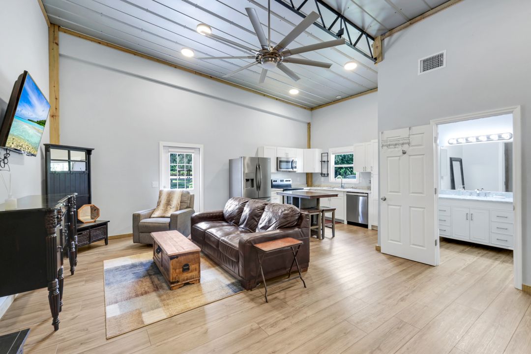 19080 Parkinson Rd, Alva, FL 33920