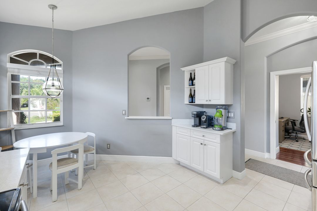 8616 Ibis Cove Cir, Naples, FL 34119