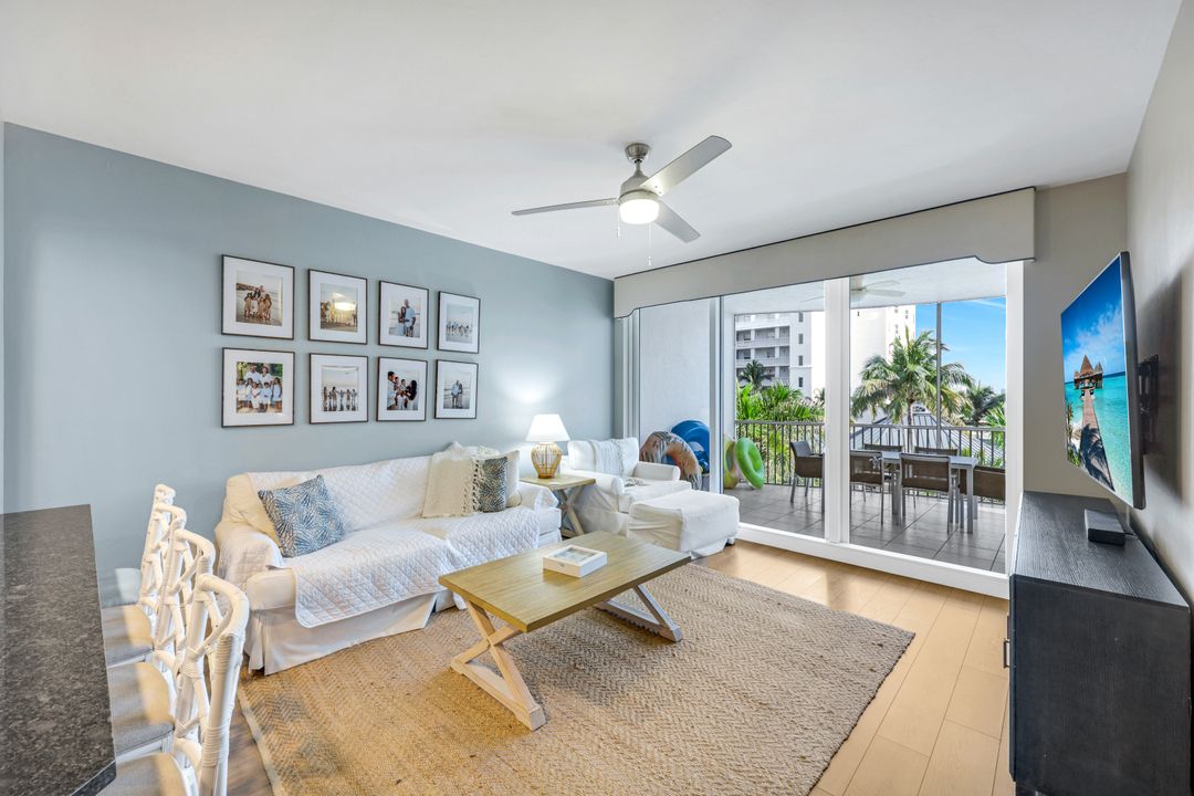 470 Launch Cir #403, Naples, FL 34108