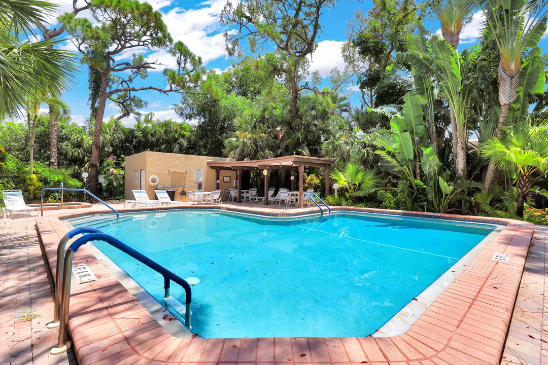 120 Pinebrook Dr, Fort Myers, FL 33907
