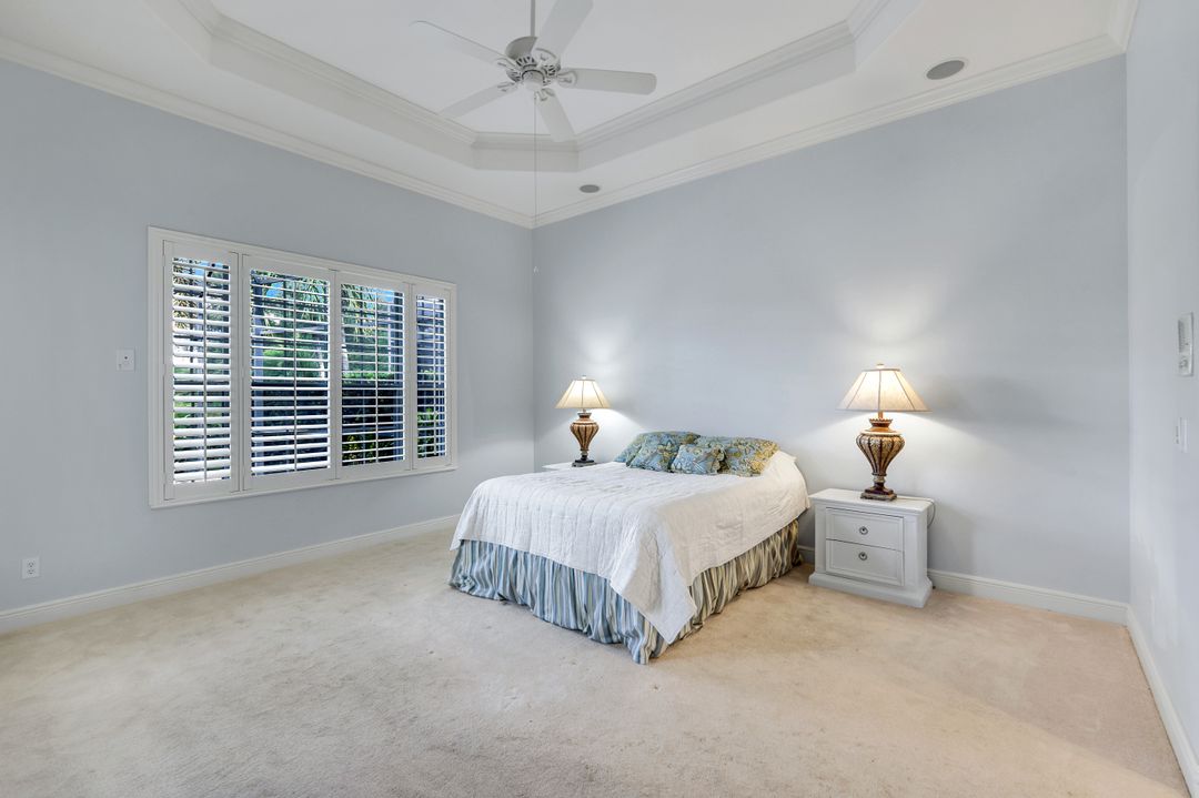 5799 Hammock Isles Dr, Naples, FL 34119