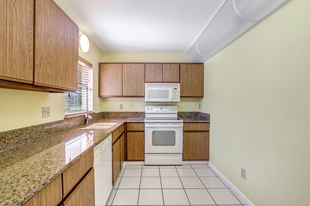 5501 Rattlesnake Hammock Rd #109, Naples, FL 34113