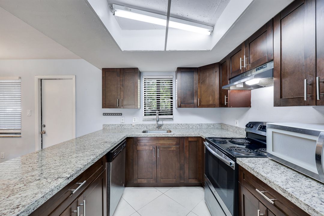 1400 Green Valley Cir #1002, Naples, FL 34104