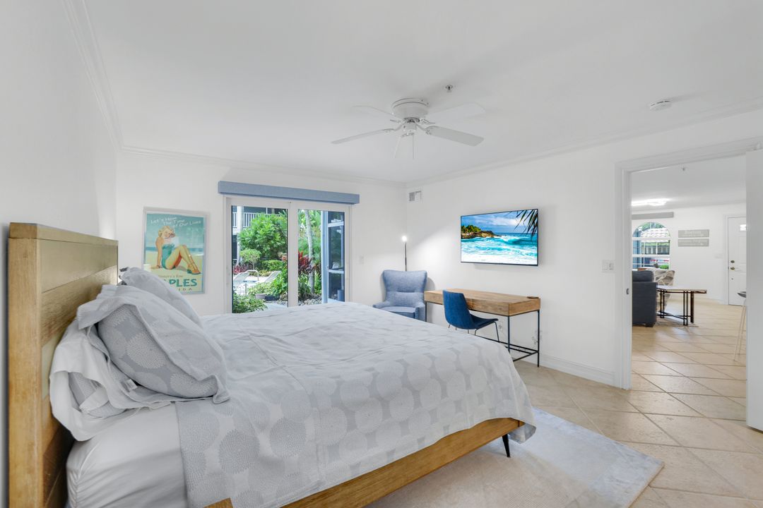 376 3rd St S #102, Naples, FL 34102