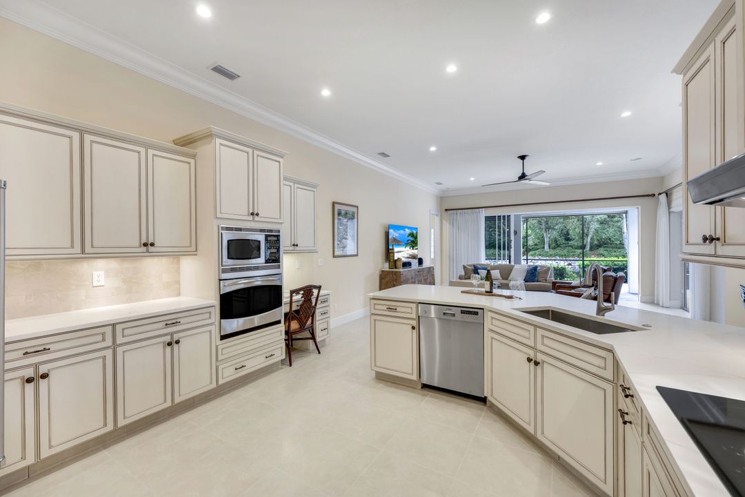 6632 Glen Arbor Way, Naples, FL 34119