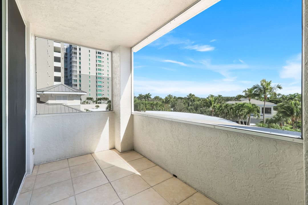 285 Grande Way #401, Naples, FL 34110