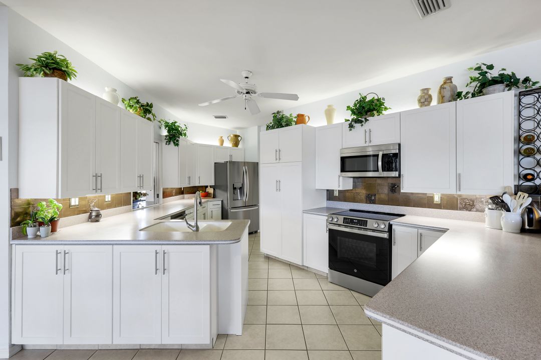 16111 Forest Oaks Dr, Fort Myers, FL 33908