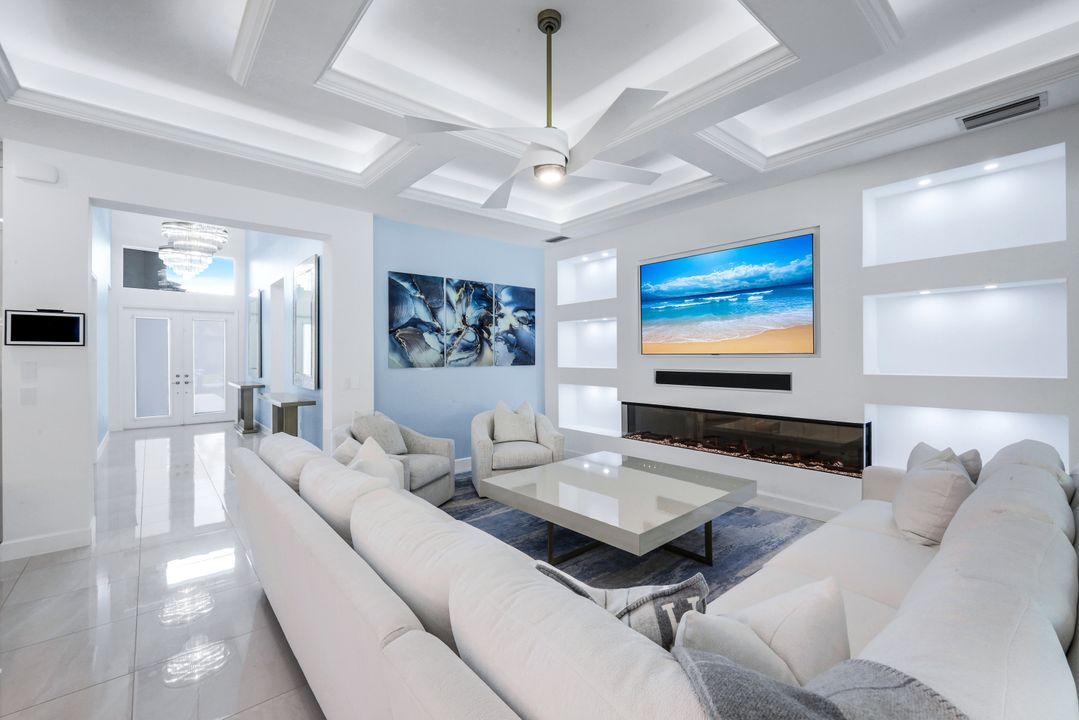 12063 Azalea Wy, Naples, FL 34120