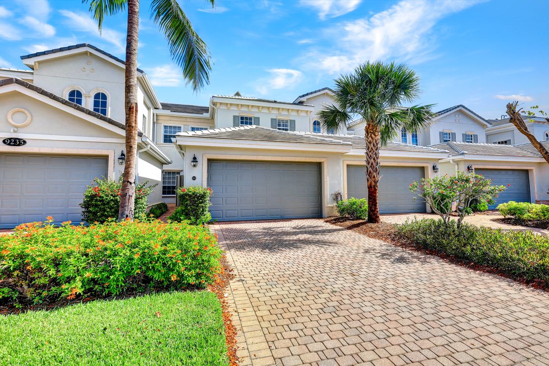 9235 Tesoro Ln #4-202, Naples, FL 34114