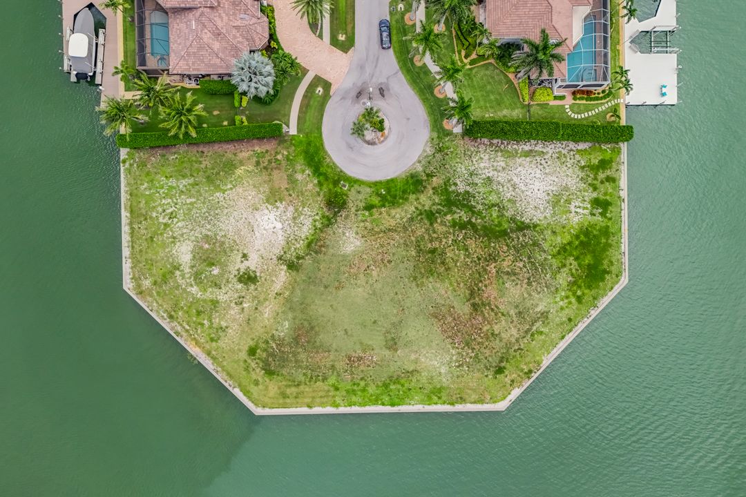 620 Rockport Ct, Marco Island, FL 34145