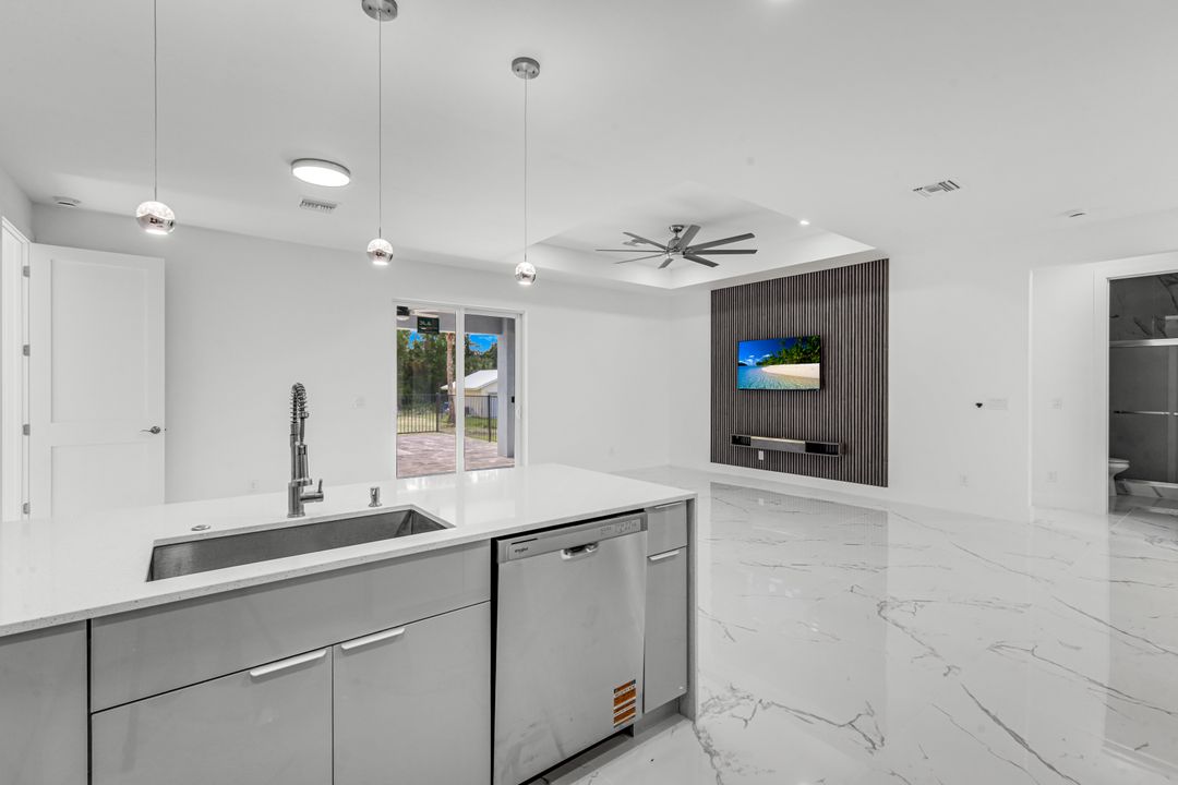 407 Columbus Ave, Lehigh Acres, FL 33972