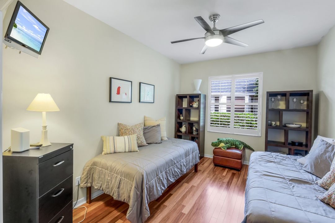200 Stanhope Cir, Naples, FL 34104