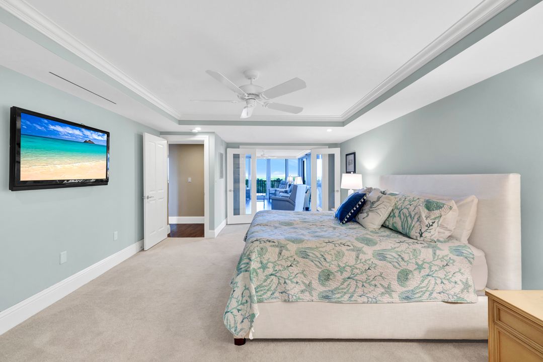 5601 Turtle Bay Dr #404, Naples, FL 34108