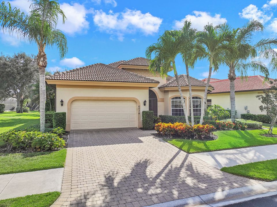 6074 Divot Ct, Naples, FL 34113