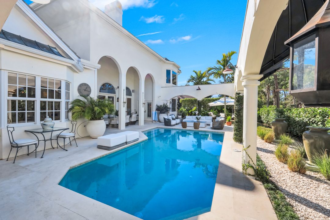 180 Edgemere Way S, Naples, FL 34105