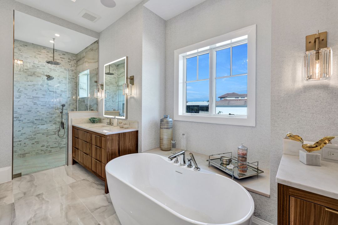 3637 Crayton Rd, Naples, FL 34103