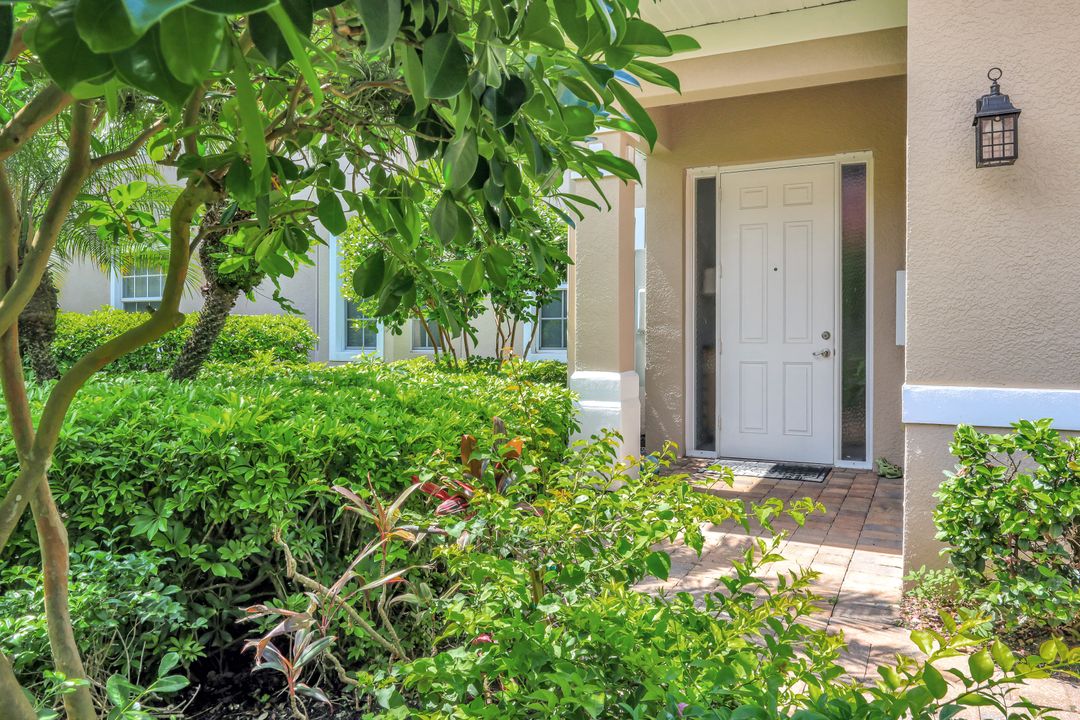 7842 Hawthorne Dr #1703, Naples, FL 34113