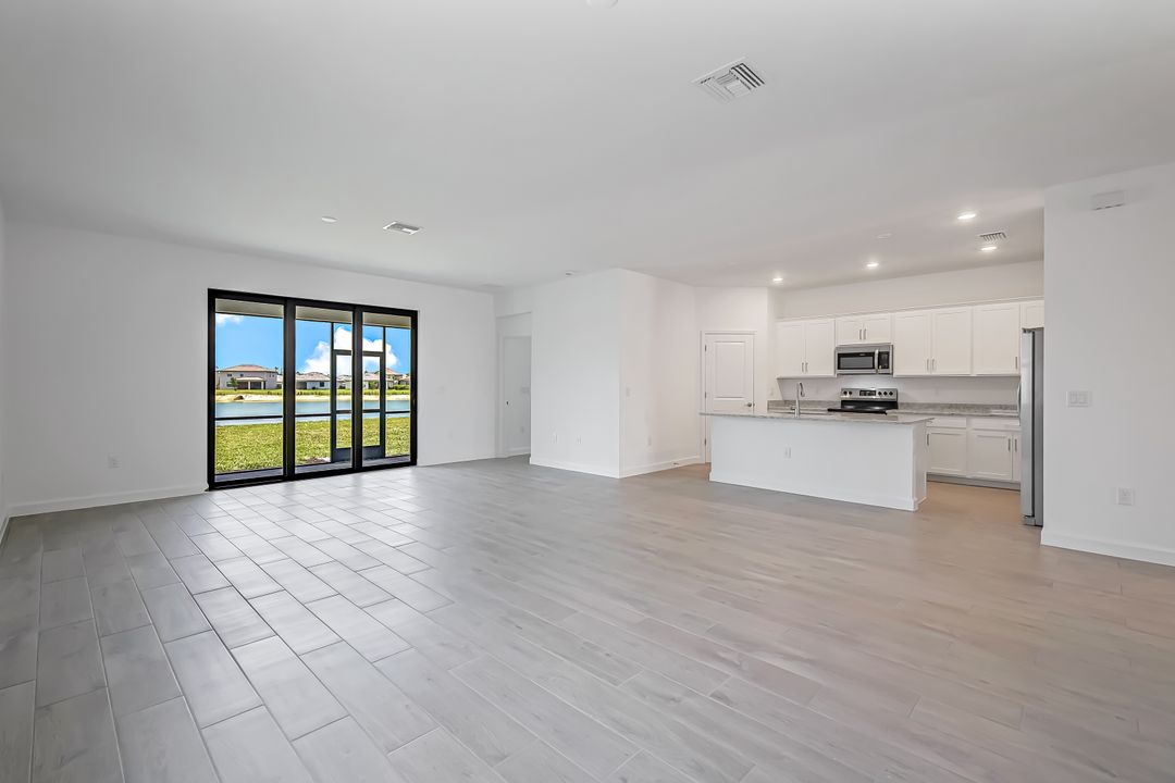 13911 Hunter Oak Dr, Fort Myers, FL 33913