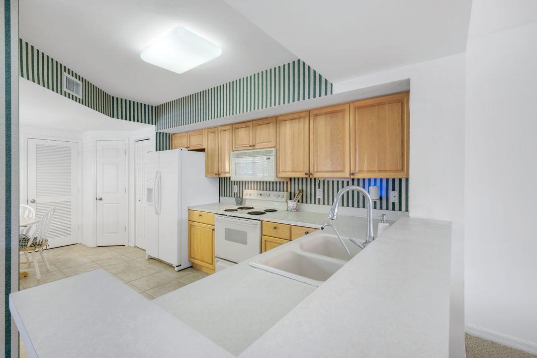 5015 Cedar Springs Dr #103, Naples, FL 34110