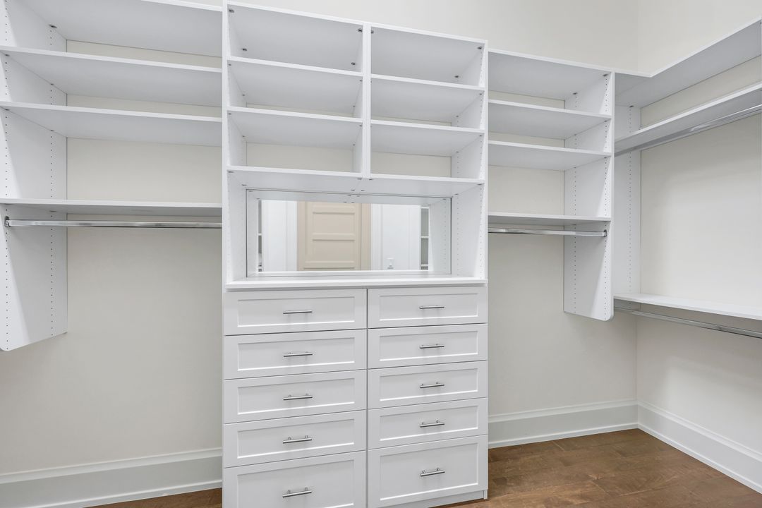 3200 Crayton Rd, Naples, FL 34103