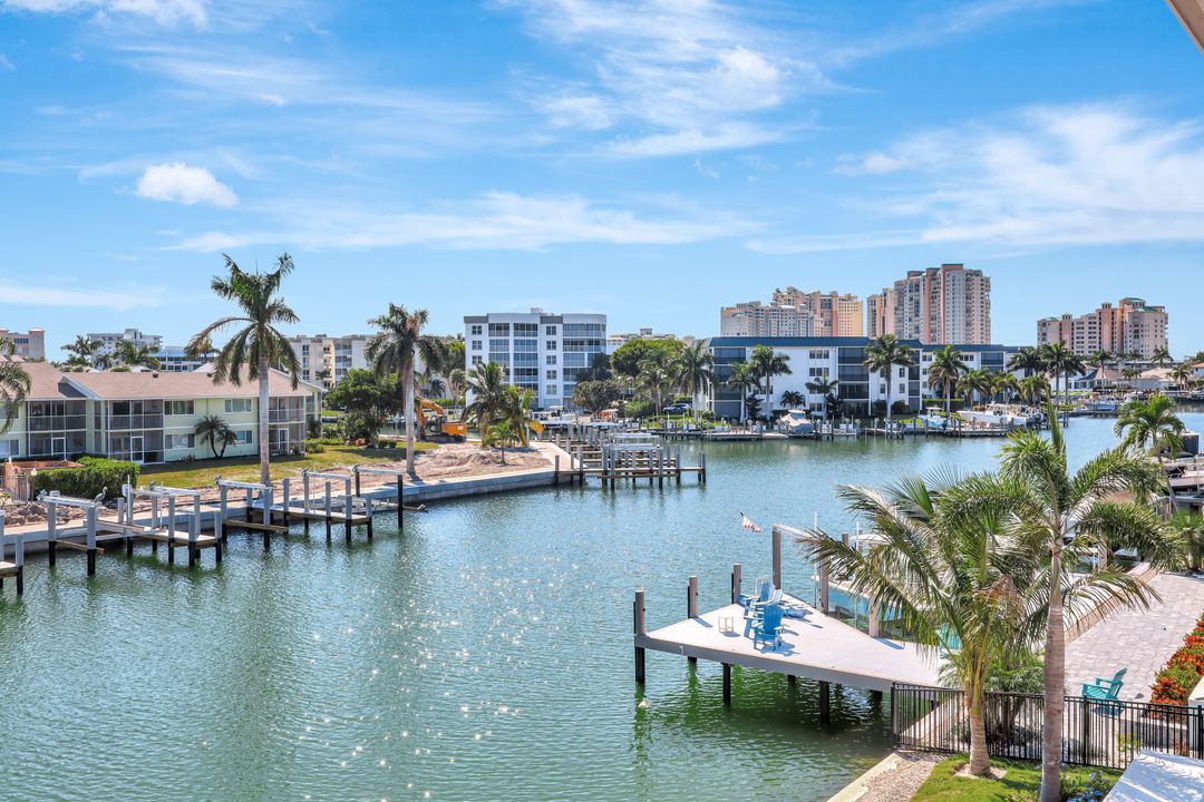 860 Banyan Ct, Marco Island, FL 34145