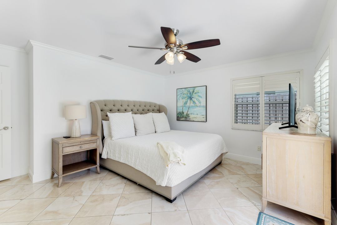 636 98th Ave N, Naples, FL 34108