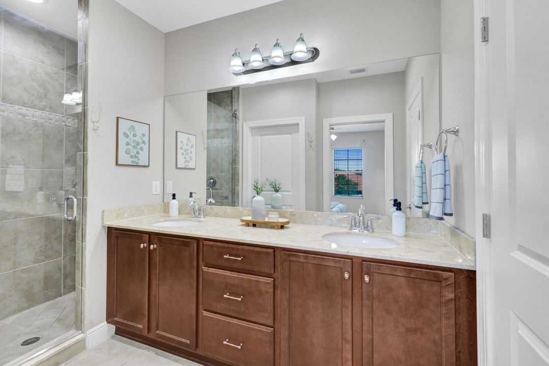 1439 Santiago Cir #2101, Naples, FL 34113