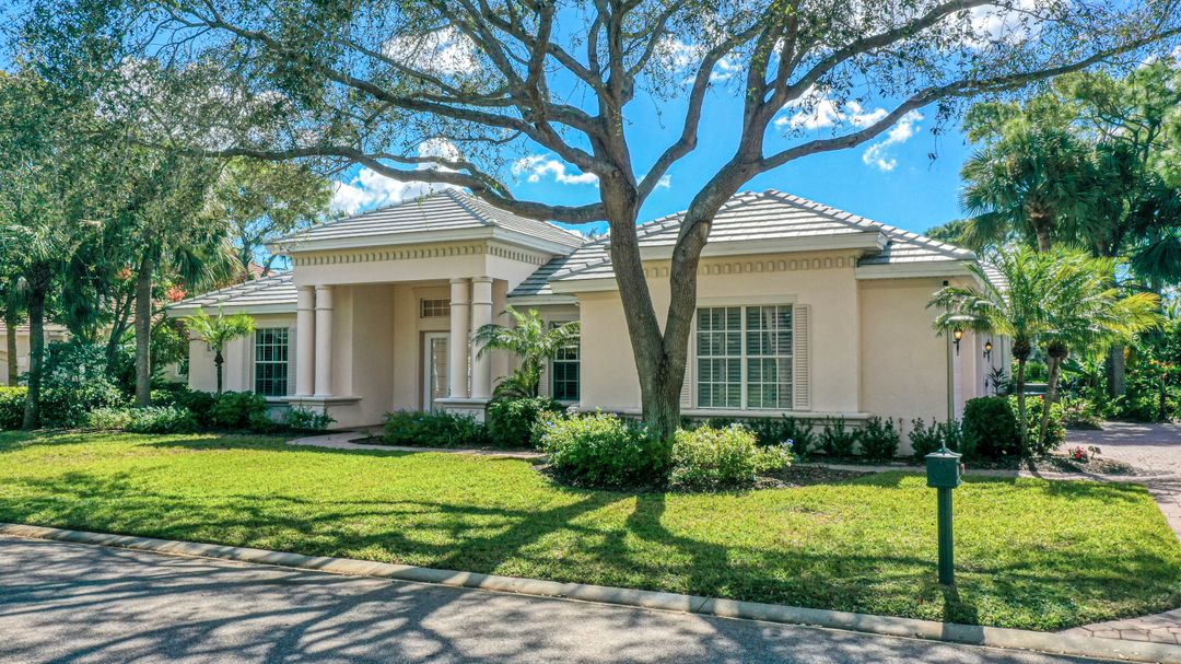 25041 Ridge Oak Dr, Bonita Springs, FL 34134