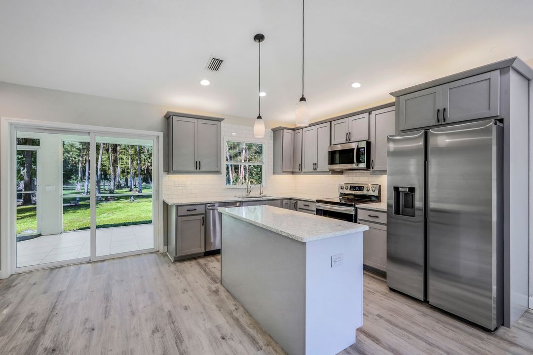 4285 16th Ave NE, Naples, FL 34120