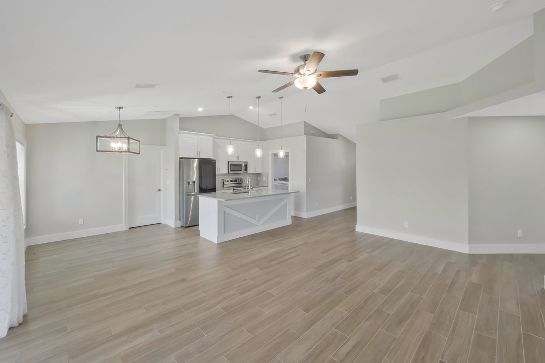 2806 22nd St SW, Lehigh Acres, FL 33976