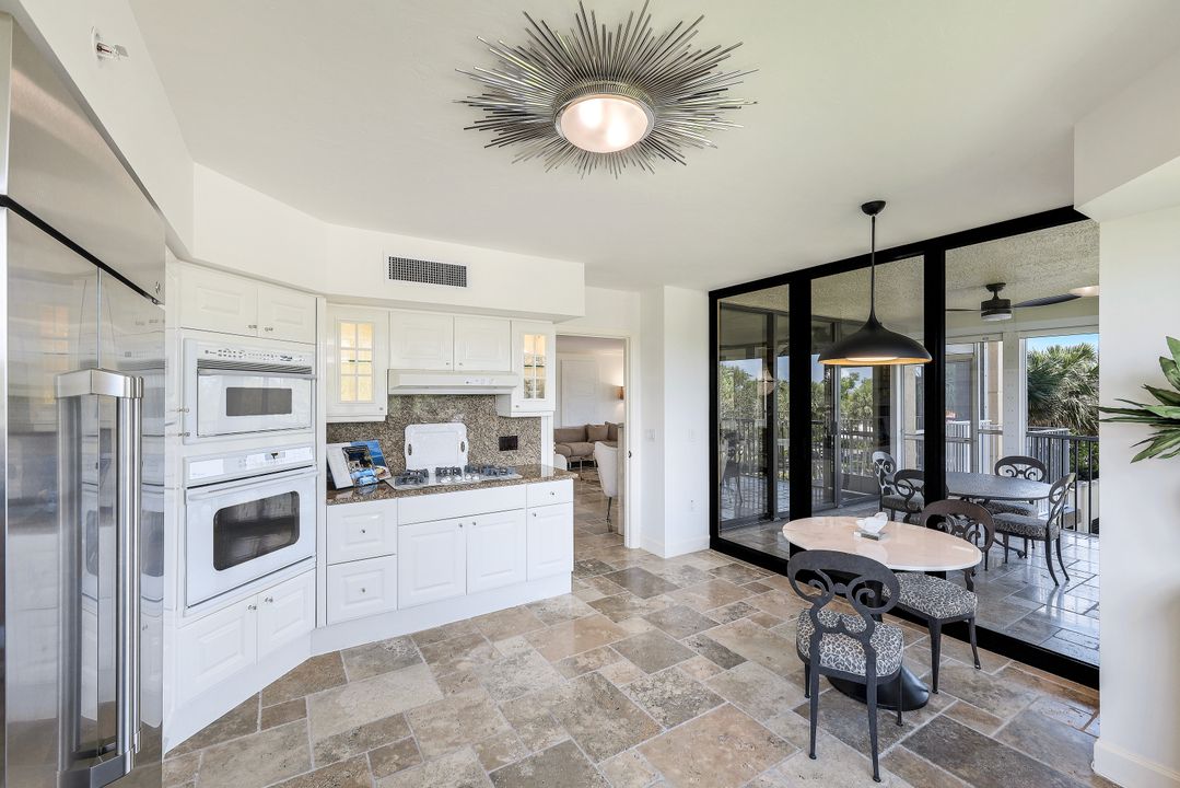 6597 Nicholas Blvd #306, Naples, FL 34108