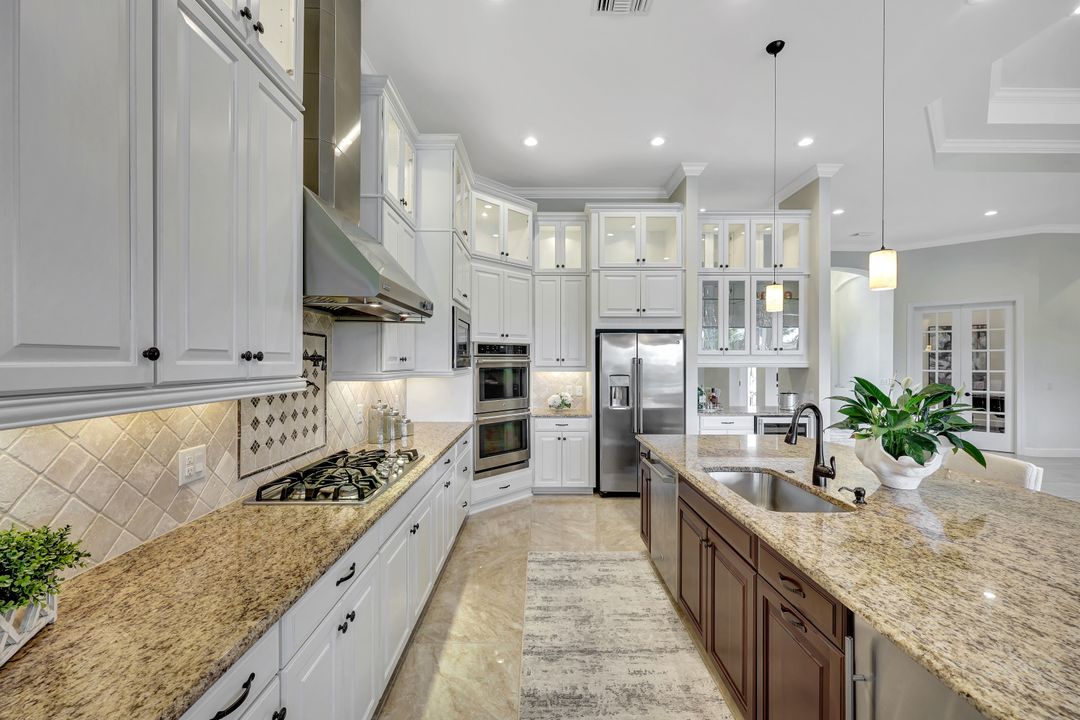 3181 Olympia Ln, Naples, FL 34114